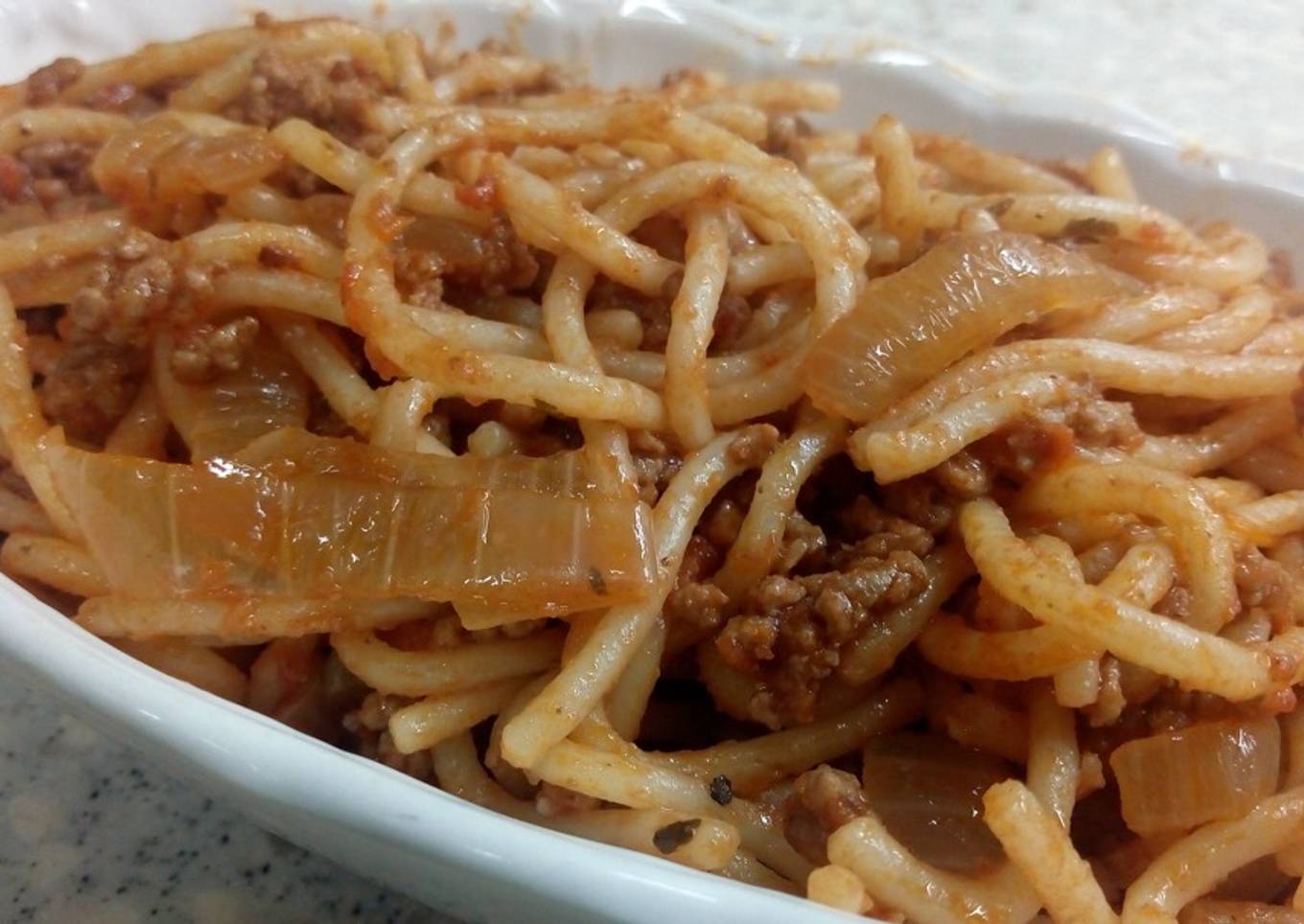 Pasta with minced meat and tomato sauce