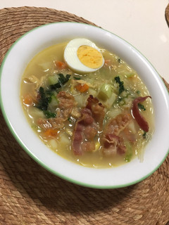 Una foto de Rafen, o fideos de arroz estilo Ramen