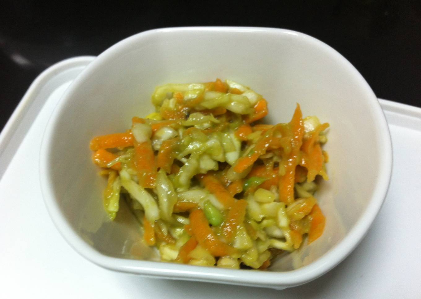 Coleslaw with avocado