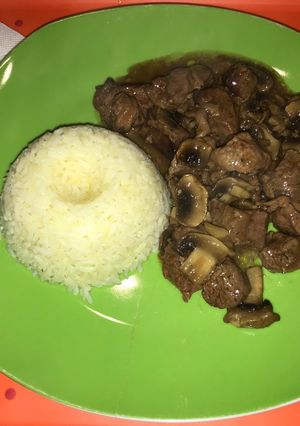 Una foto de Carne a la bolsa con champiñones