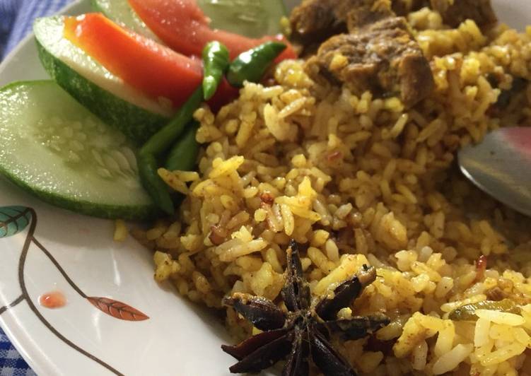Cara Gampang Menyiapkan Nasi kebuli rice cooker yang Menggugah Selera
