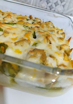 عکسی از دستور پوره سیب زمینی همراه با مرغ سرخ شده و پنیر پیتزا (تقریبا موساکا)😋