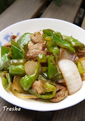 洋蔥青椒燒五花 的食譜成品照片