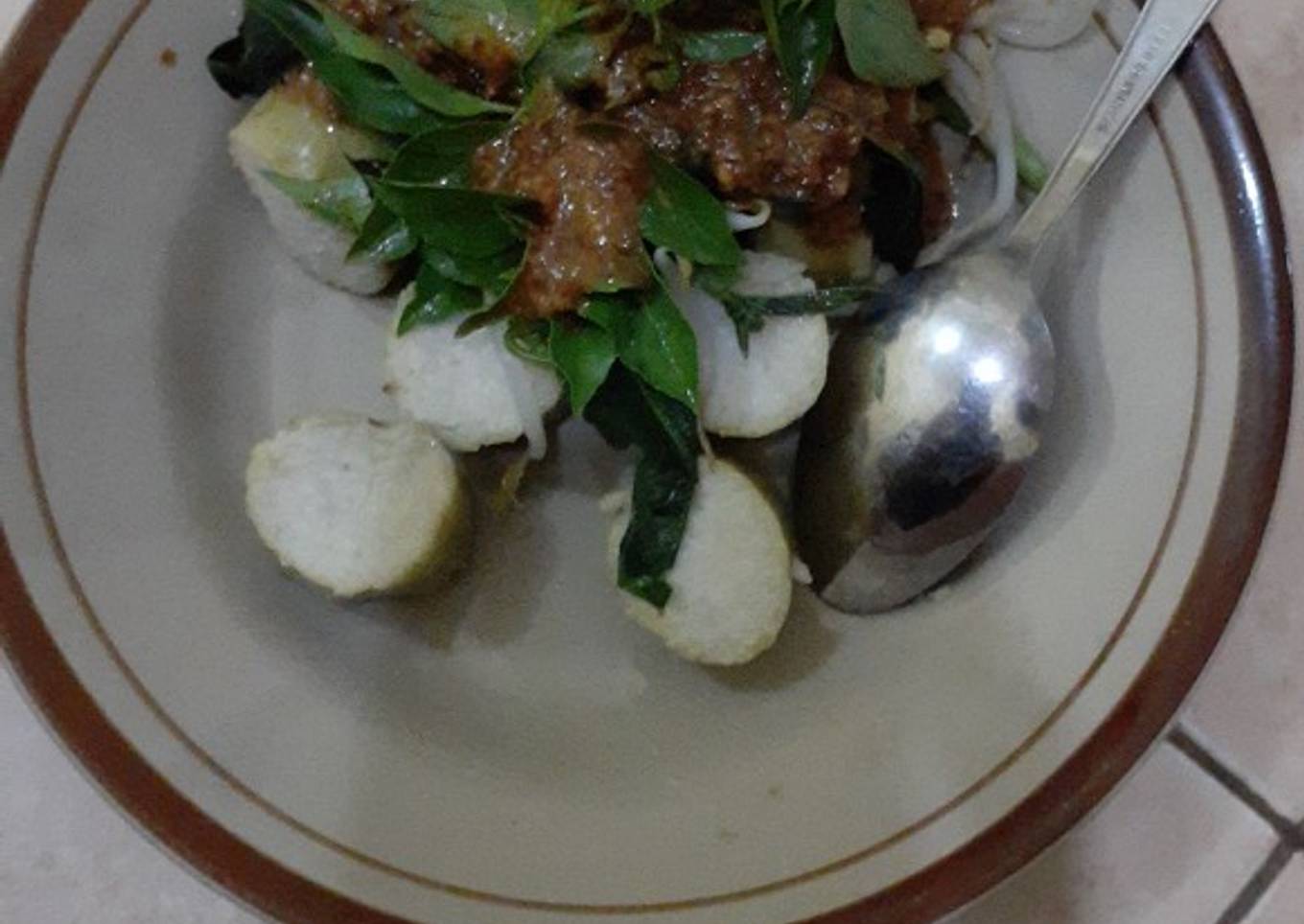 Lontong pecel simpel jadi dalam 15 menit