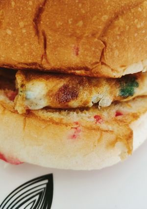 A picture of Omelette Burger 🍔🍔.