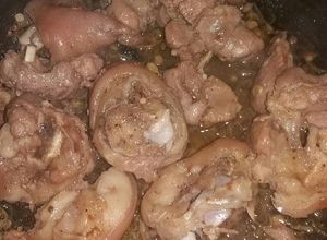 Hình của món Giò heo kho sả ớt.