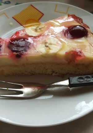 Gyümölcstorta,vaníliás pudinggal banánnal,meggyel 🍒🍌🎂 recept fotója
