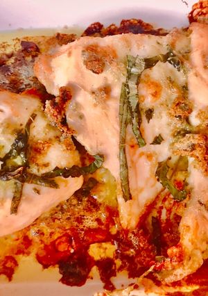 Hình của món Gà Nướng Sốt Pesto Tỏi Gấu.