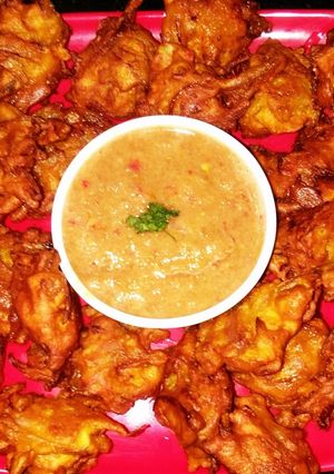 प्याज की पकौड़ी (Pyaz ki pakodi recipe in Hindi) रेसिपी मुख्य फोटो