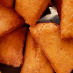 A picture of Crunchy mandazi.