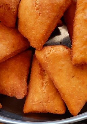 A picture of Crunchy mandazi.