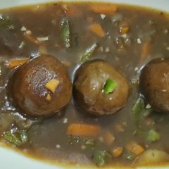 A picture of Raw banana kofte in chinese gravy.