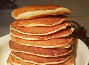 Una foto de Hot cakes deliciosos sin leche