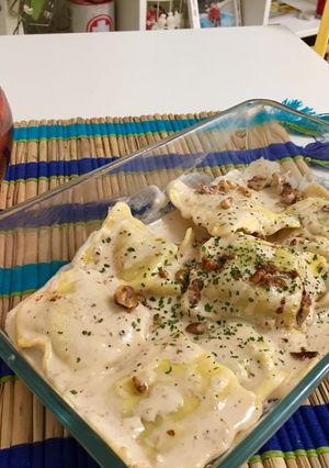Una foto de Ravioli de ricotta y queso de Cabra con salsa de foie y nueces
