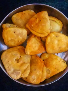 मठरी(Mathri recipe in Hindi) रेसिपी मुख्य फोटो