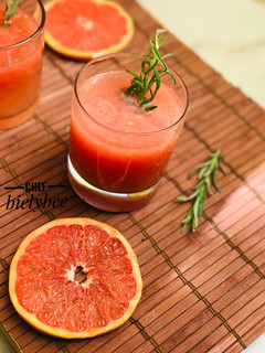 A picture of Grapefruit mocktail.