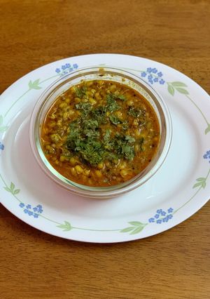 A picture of Sprouted moth,moong curry.
