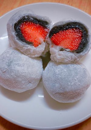 รูปของ ไดฟูกุไส้ถั่วงาดำสตอเบอรี่🍓