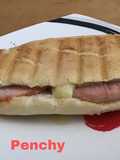 Bocata caliente con lomo adobado y queso brie