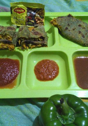 પાલક વેજ સ્ટફ્ડ પરાઠા અને ફ્રેન્કી (Palak Veg Stuffed Paratha Frankie Recipe In Gujarati) રેસીપી મુખ્ય ફોટો