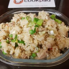 A picture of My Sweet Chilli Chicken + Egg fried Rice. 😀.