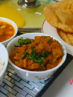 अजवाइन पूरी और आलू की सब्जी(AJWAIN KI POORI AUR ALOO KI SABZI) रेसिपी मुख्य फोटो