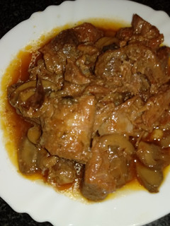 Una foto de Jabalí picantón con champiñones en la olla gm g