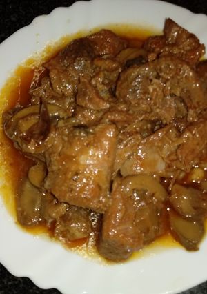 Una foto de Jabalí picantón con champiñones en la olla gm g
