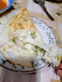 મોઝરેલા ચીઝ ઢોંસા (Mozzarella Cheese Dosa Recipe In Gujarati) રેસીપી મુખ્ય ફોટો
