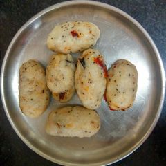 A picture of Rice kozhukattai.