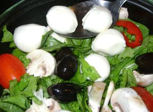 Una foto de Ensalada con boconccinos que enamoran