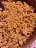 Fusilli con crema di piselli e salmone