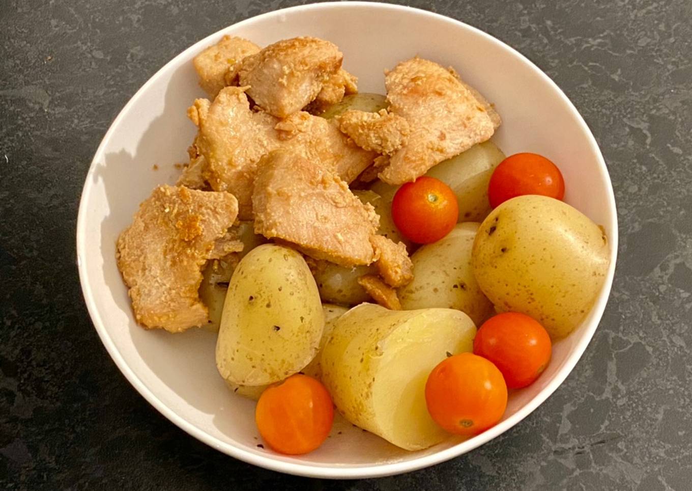Jacket potatoes with chicken