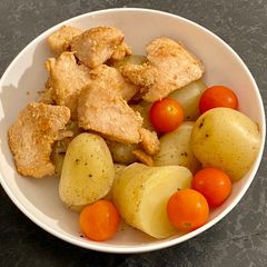 A picture of Jacket potatoes with chicken.