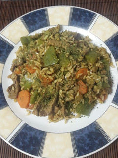 Una foto de Arroz integral con ternera al curry