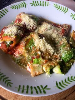 Una foto de Canelones sin masa (zapallo italiano)