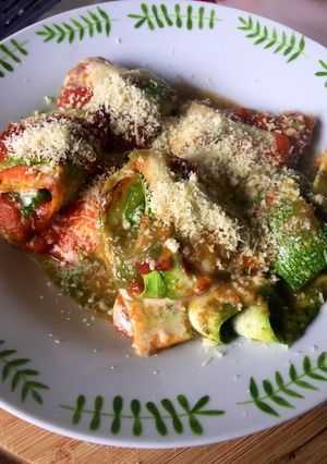 Una foto de Canelones sin masa (zapallo italiano)