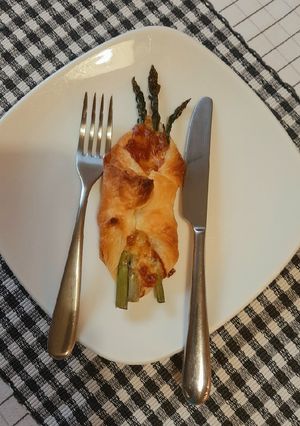 Zdjęcie przepisu Szparagi w cieście francuskim.