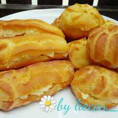 รูปของ Choux Pastry / Soes with Vanilla Cream