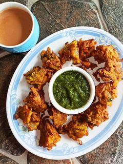 आलू प्याज़ के पकौड़े (Aloo pyaz ke pakode recipe in Hindi) रेसिपी मुख्य फोटो