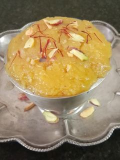 குங்குமப்பூ பாதாம் அல்வா (Kesar badam halwa recipe in tamil) செய்முறை முக்கிய புகைப்படம்