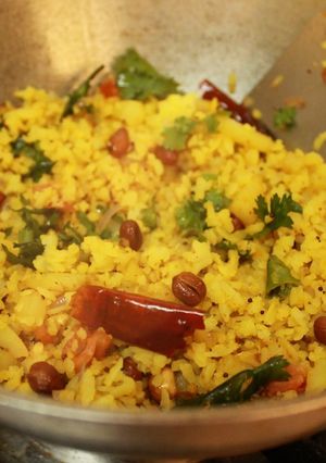 A picture of Gujarati aloo poha....
