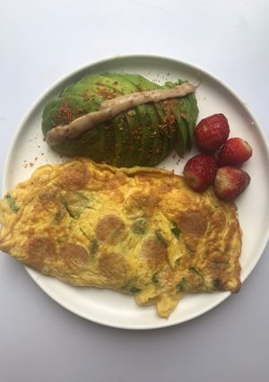Foto resep Ide Sarapan untuk Diet : Dadar Telur Bayam & Salad Alpukat