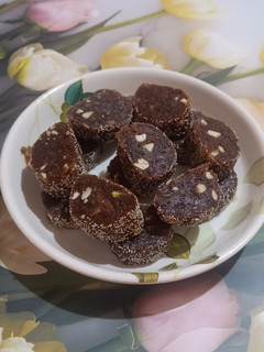 A picture of Dates & dry fruits roll.