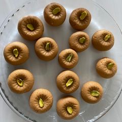 A picture of Caramel penda.