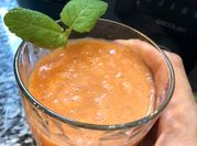 Una foto de gazpacho mambo