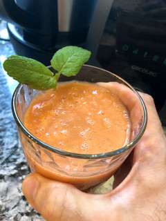 Una foto de Gazpacho andaluz con robot Mambo Cecotec
