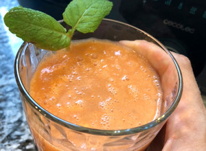 Foto principal de Gazpacho andaluz con robot Mambo Cecotec
