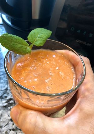 Una foto de Gazpacho andaluz con robot Mambo Cecotec
