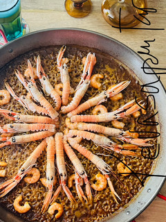 Una foto de Paella de langostinos y cigalas 🦞 🦐 🥘